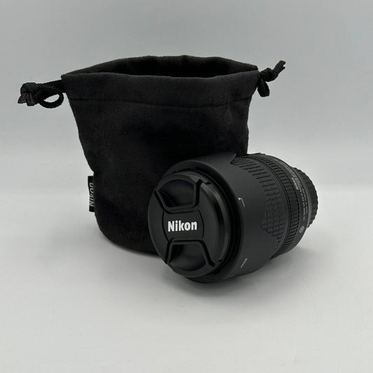 Nikon AF-S DX NIKKOR 18-105mm F/3.5-5.6G ED VR Zoom Lens w/ Hood