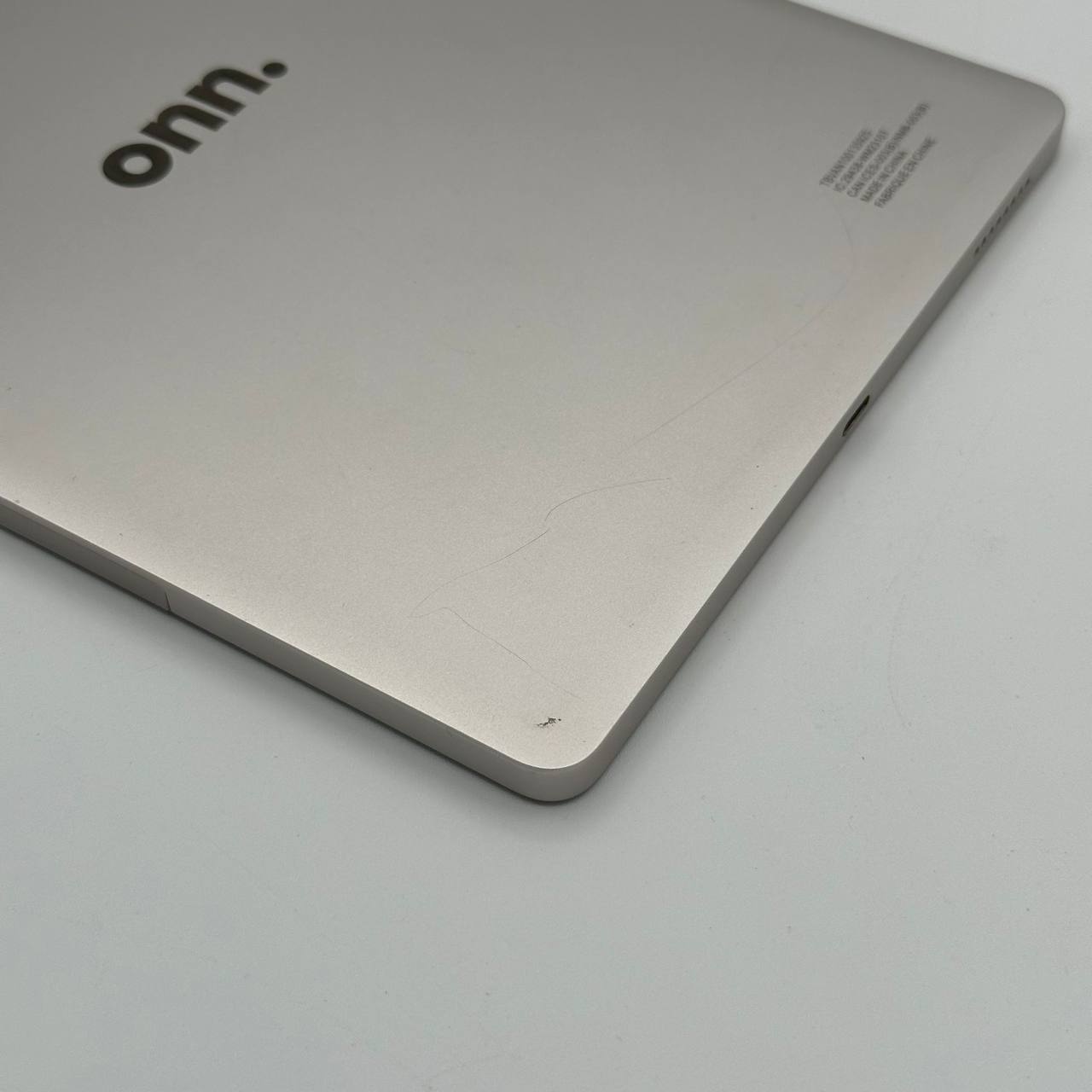 ONN Surf Tablet 32GB (WiFi Only) Gray