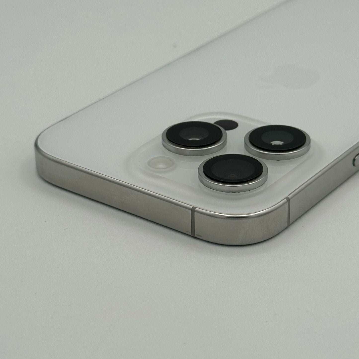 Apple iPhone 16 Pro (MYMW3VC/A) 128GB White Titanium